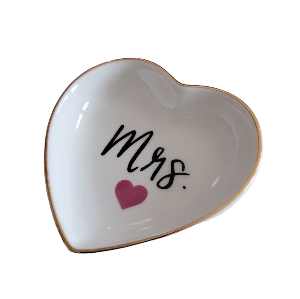 NWOT Muse Mrs. Gold Rimmed Heart Shaped Ring Jewelry Dish